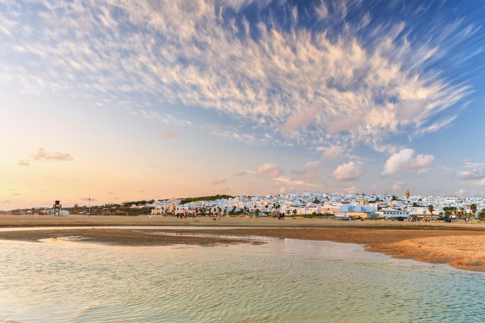 Surf House Playa Hotel โกนิล เด ลาฟรอนเตรา ภายนอก รูปภาพ